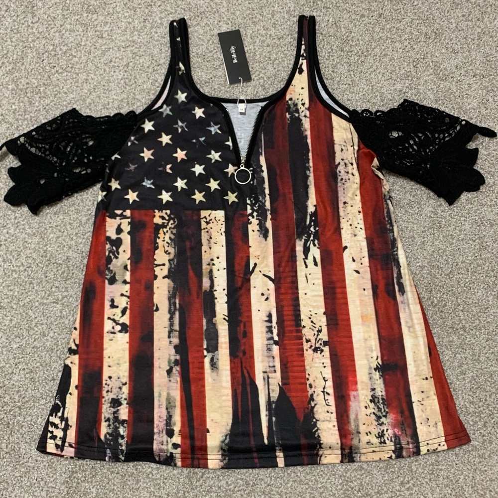 Bellelily Rustic Flag Cold Shoulder Top Sz M